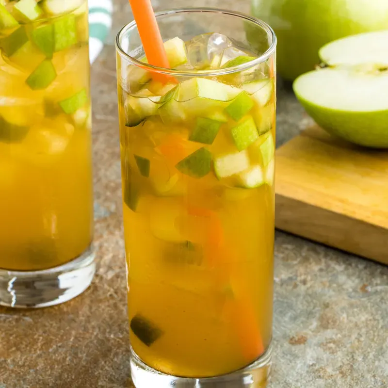 Spiced Cucumber & Apple Morning Shooter mrozona-zielona-herbata-z-jablkiem-i-ogorkiem-2000x1125_800x800