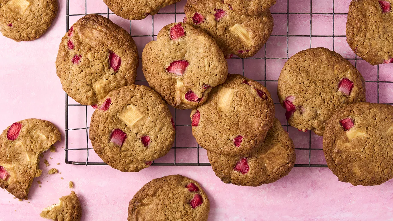 Strawberry, White Chocolate & Cinnamon Cookies Recipe