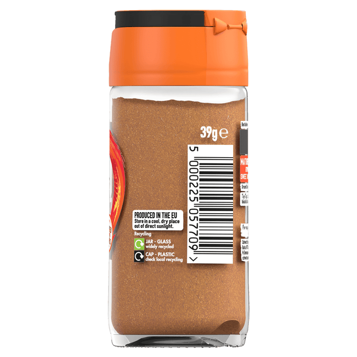The back of a glass jar of Schwartz Ground Cinnamon 39G, showing the barcode, recycling information for the glass jar and plastic cap, and storage instructions.
